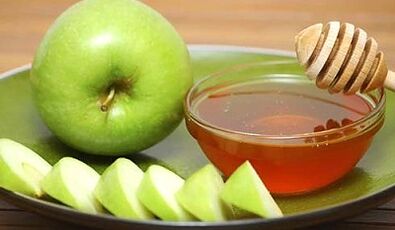 yüz cildi gençleştirme için elma maskesi